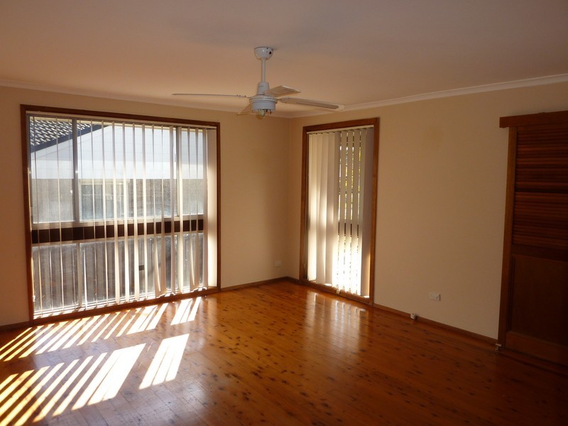 31 Dobell Circuit, St Clair NSW 2759