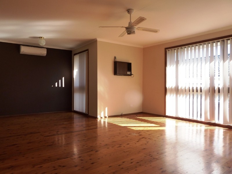 31 Dobell Circuit, St Clair NSW 2759