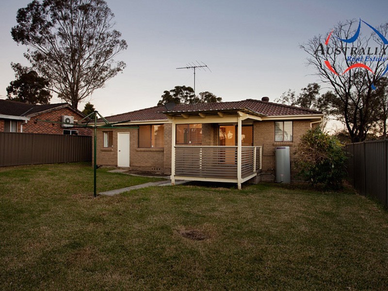 5 Kingfisher Way, St Clair NSW 2759
