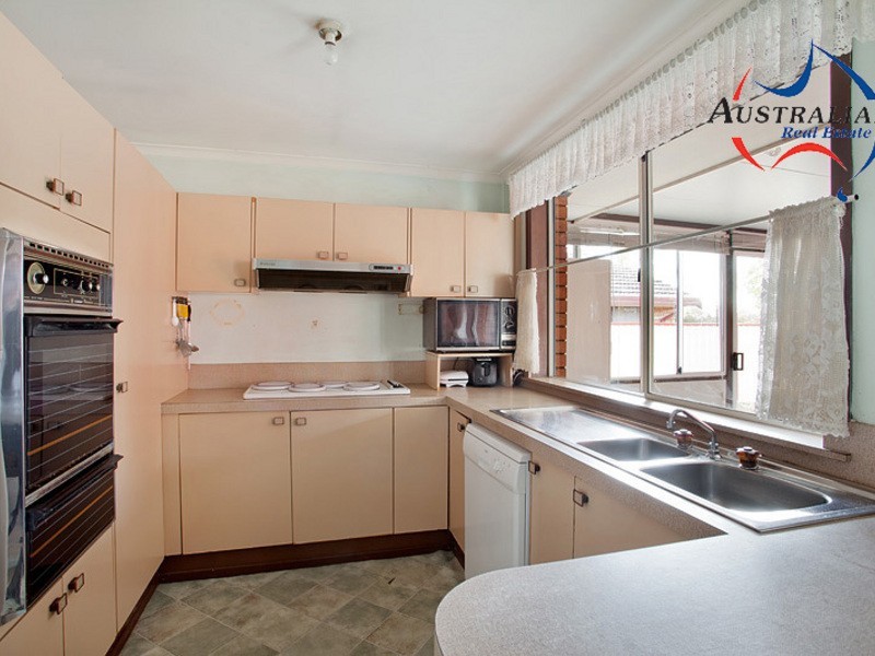 5 Tumut Place, St Clair NSW 2759