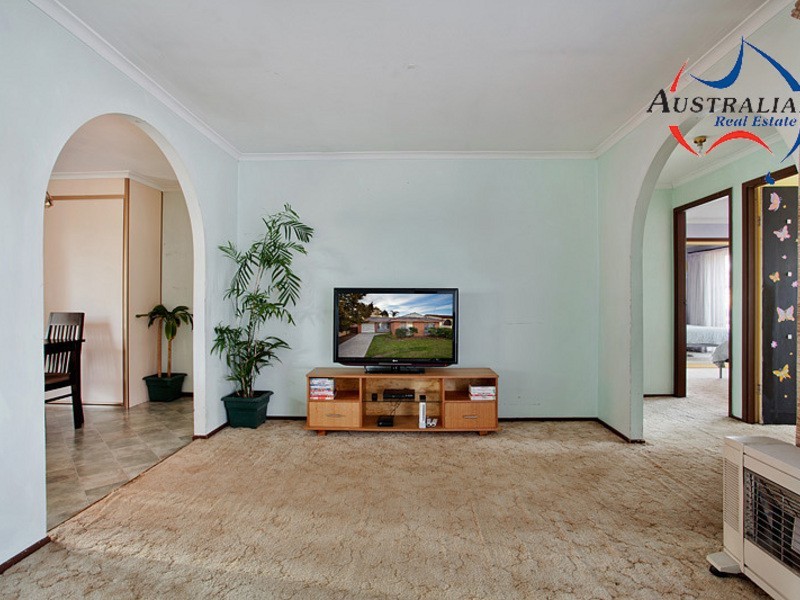 5 Tumut Place, St Clair NSW 2759