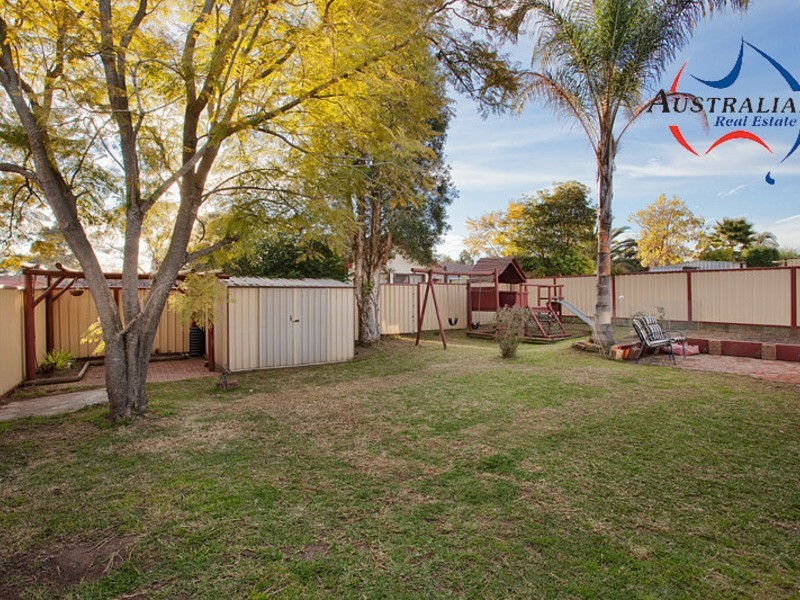 5 Tumut Place, St Clair NSW 2759