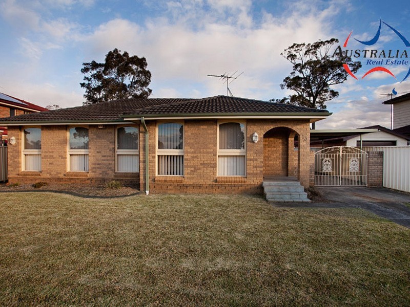 13 Alexandra Circuit, St Clair NSW 2759