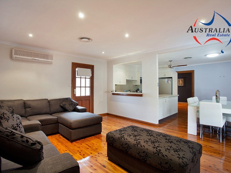 13 Alexandra Circuit, St Clair NSW 2759