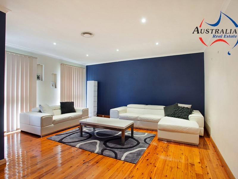 13 Alexandra Circuit, St Clair NSW 2759