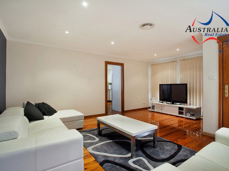 13 Alexandra Circuit, St Clair NSW 2759