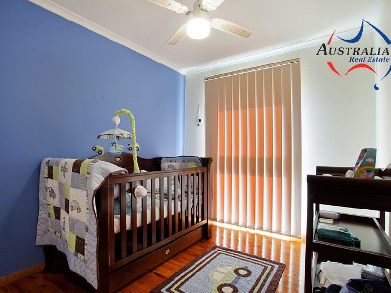 13 Alexandra Circuit, St Clair NSW 2759