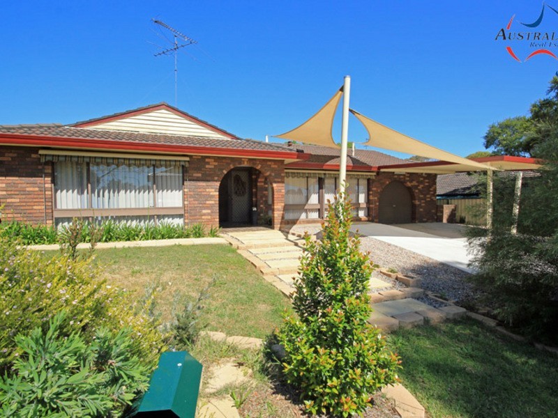 1 Plover Close, St Clair NSW 2759