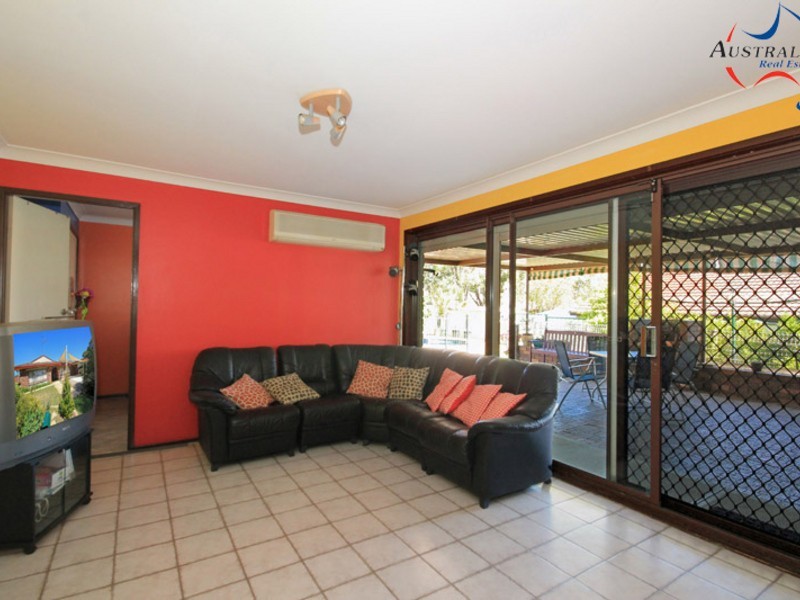 1 Plover Close, St Clair NSW 2759