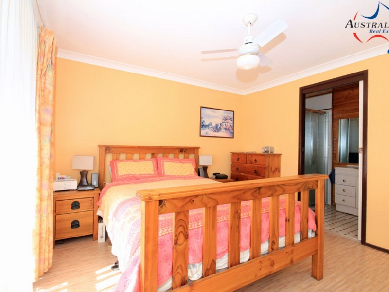 1 Plover Close, St Clair NSW 2759