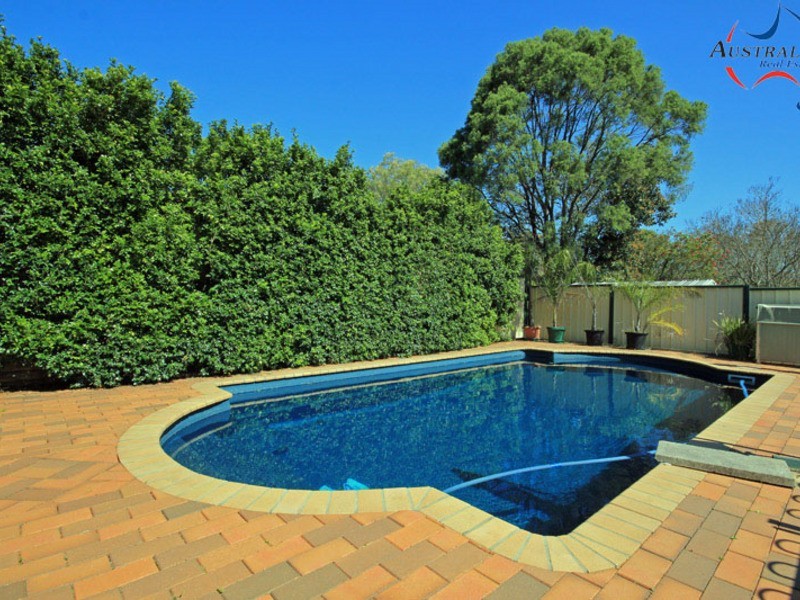 1 Plover Close, St Clair NSW 2759