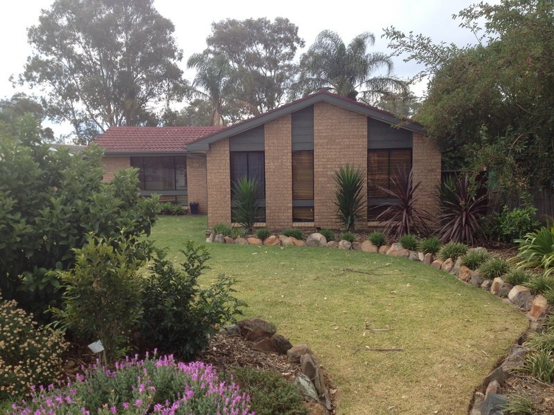 9 McCabe Close, St Clair NSW 2759