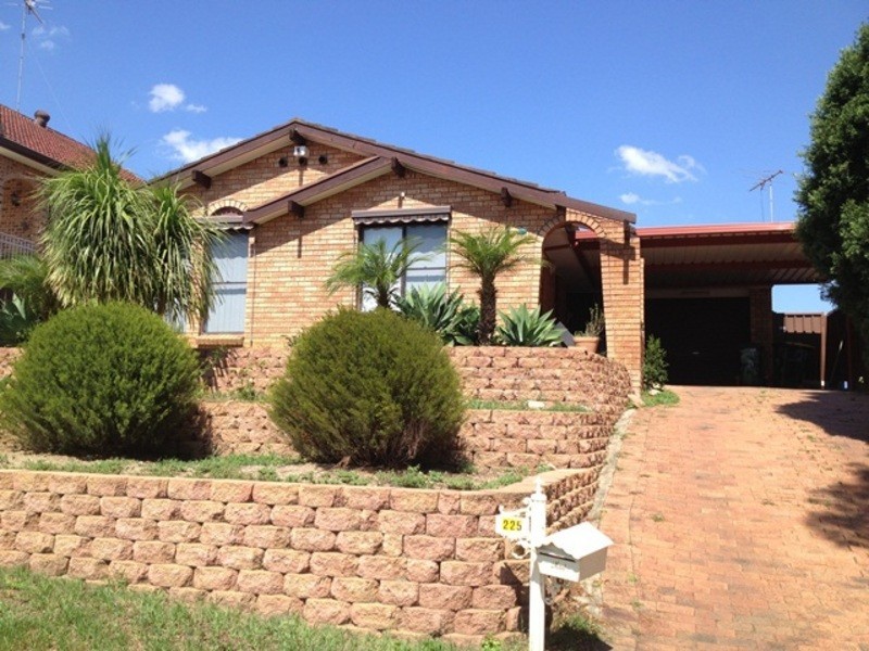 225 Minchin Drive, Minchinbury NSW 2770