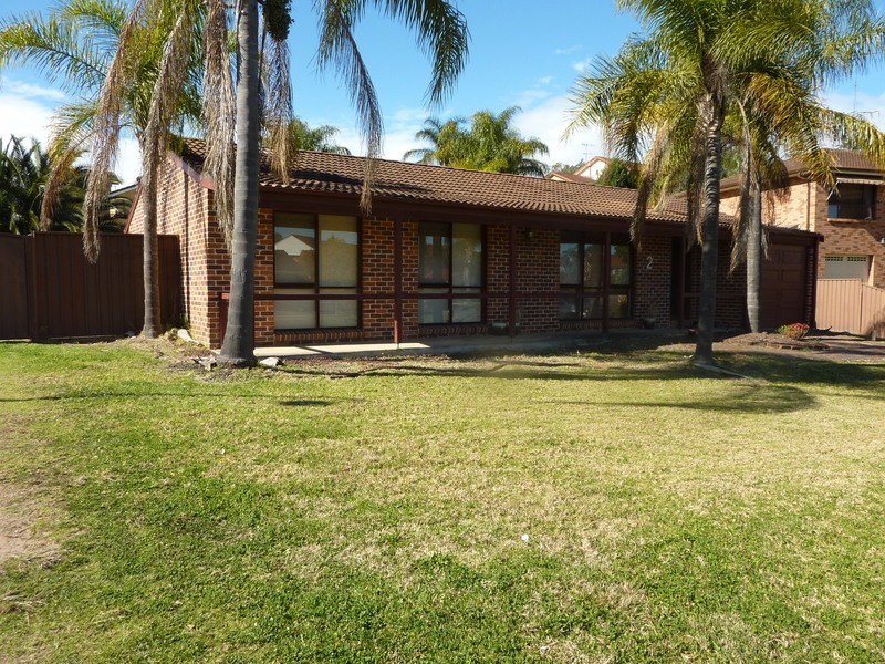 2 Wills Glen, St Clair NSW 2759