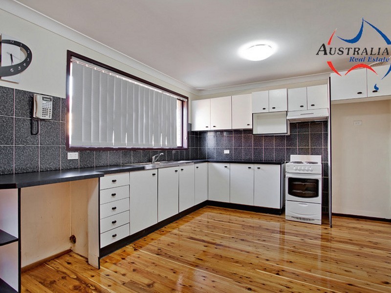 3 Macina Pl, St Clair NSW 2759