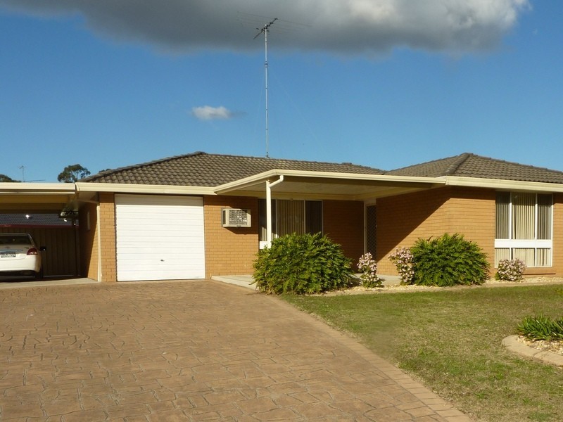 2 Tulip Place, St Clair NSW 2759