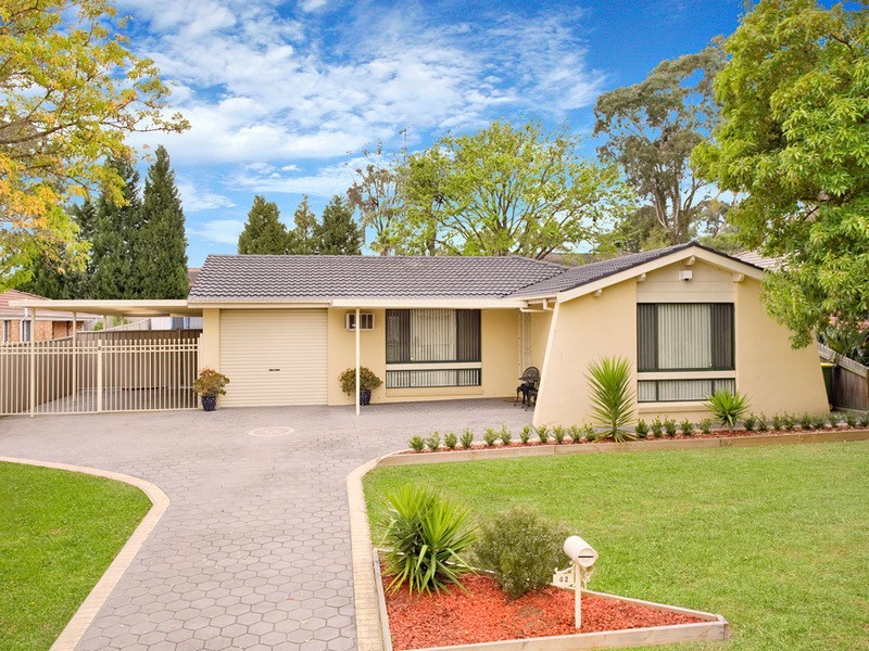 42 Coowarra Drive, St Clair NSW 2759