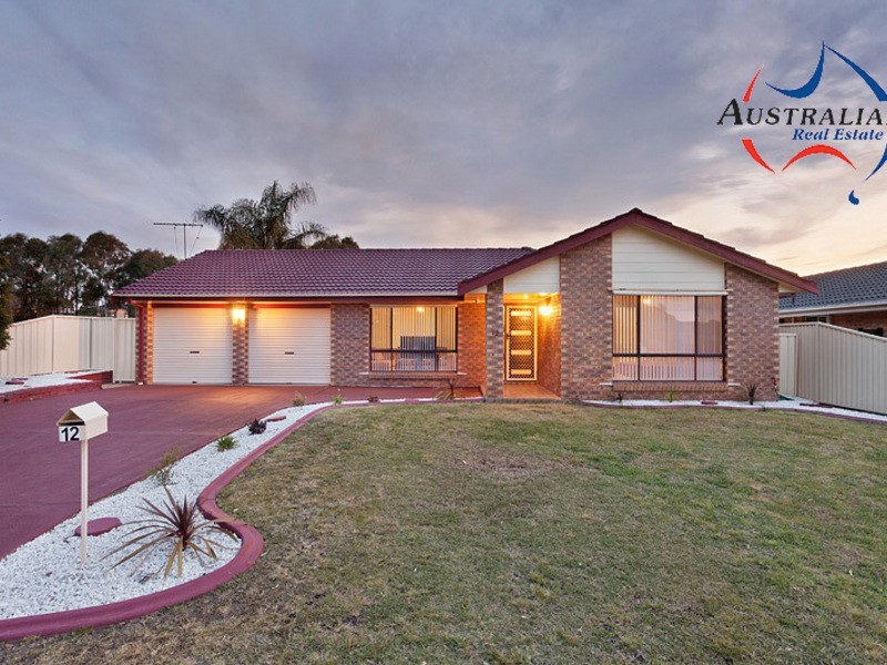 12 Mezen Place, St Clair NSW 2759