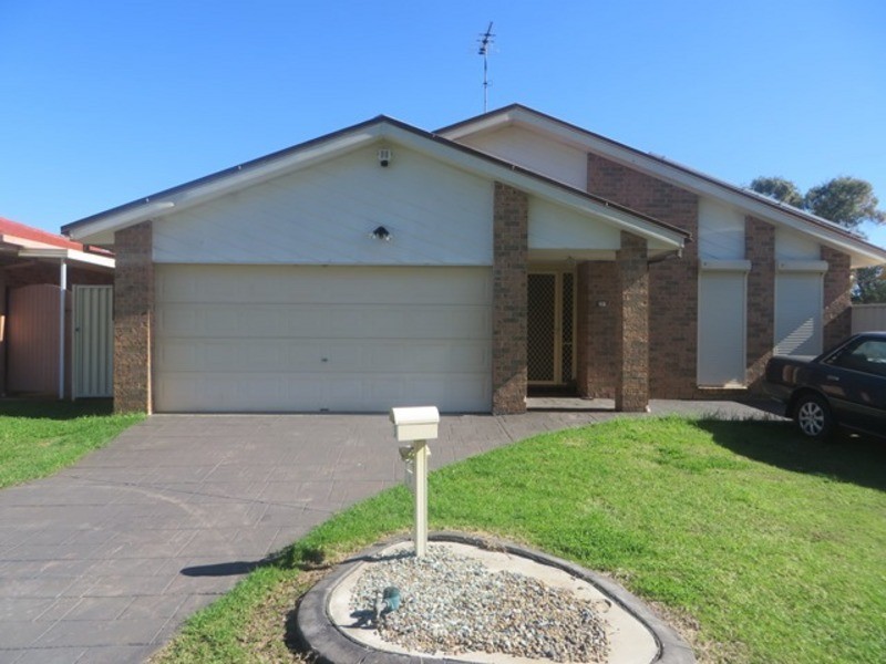 3 Dione Court, St Clair NSW 2759