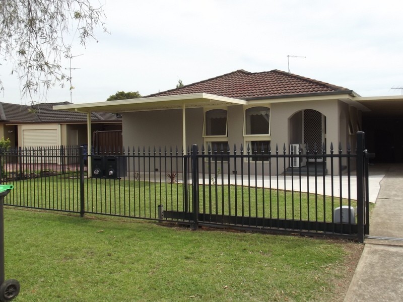 3   Bradman St, St Clair NSW 2759