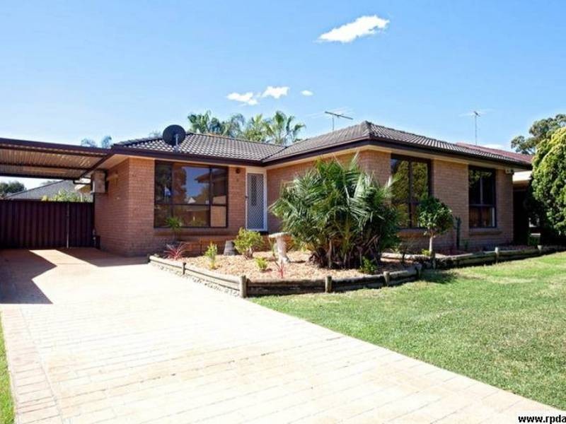 5 Summer Hill Place, St Clair NSW 2759