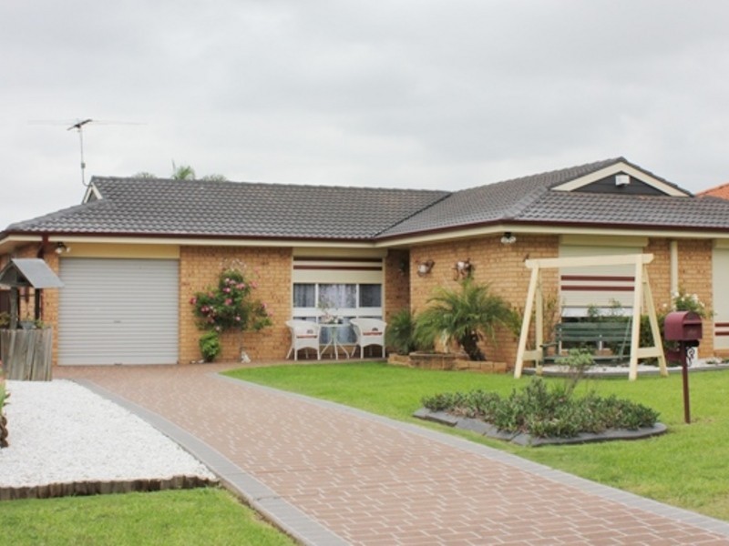 4 Omeo Street, St Clair NSW 2759