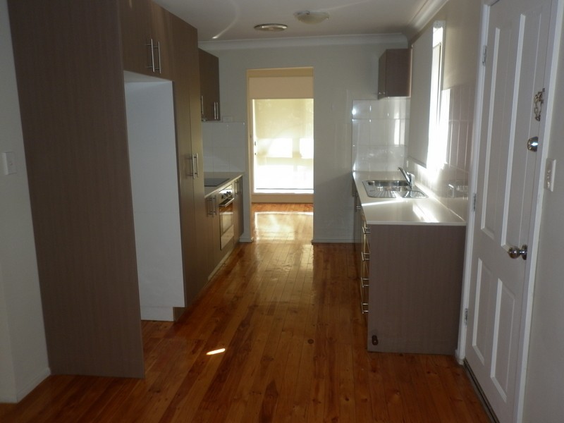 26 Dobell Circuit, St Clair NSW 2759