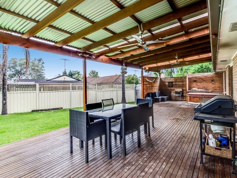 9 McCabe Place, St Clair NSW 2759