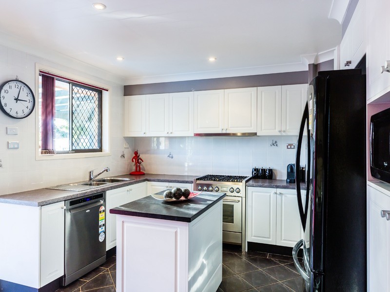 3 Dove Place, St Clair NSW 2759