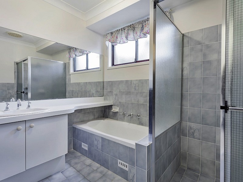 14 Pine Creek Circuit, St Clair NSW 2759