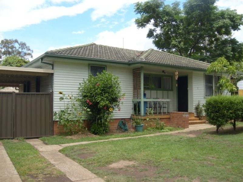 5 Wangaroa Crescent, Lethbridge Park NSW 2770