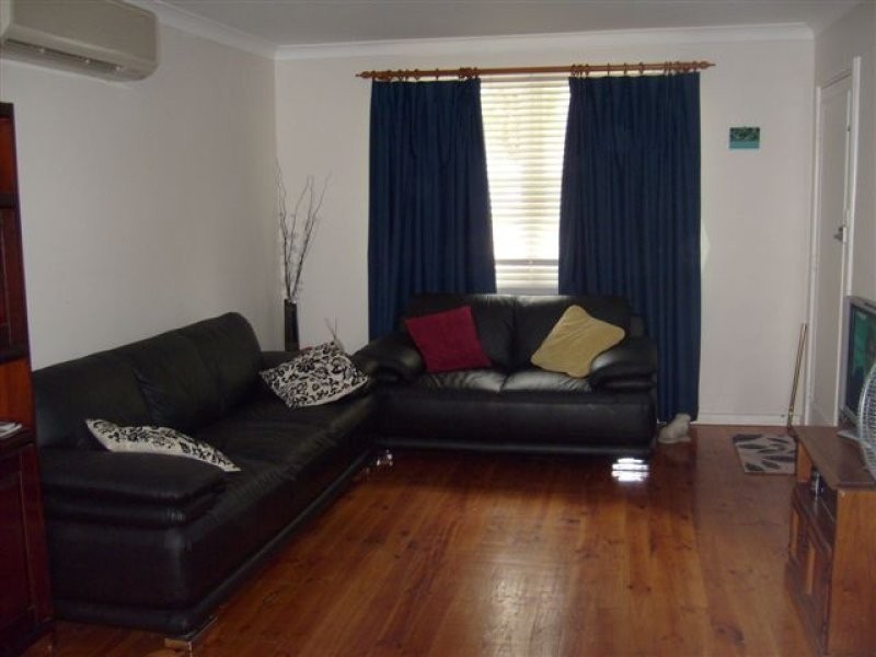 5 Wangaroa Crescent, Lethbridge Park NSW 2770