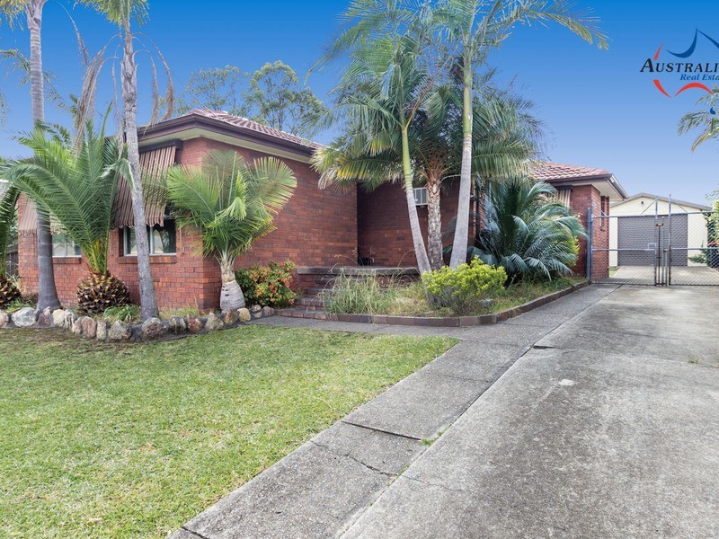 35 Menzies Circuit, St Clair NSW 2759