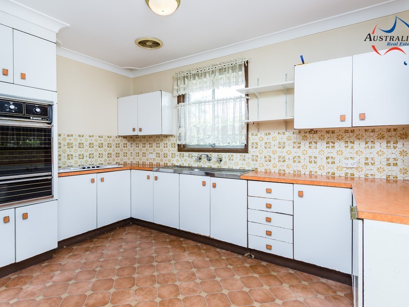 35 Menzies Circuit, St Clair NSW 2759