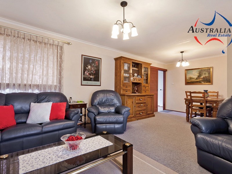 41 Dobell Circuit, St Clair NSW 2759