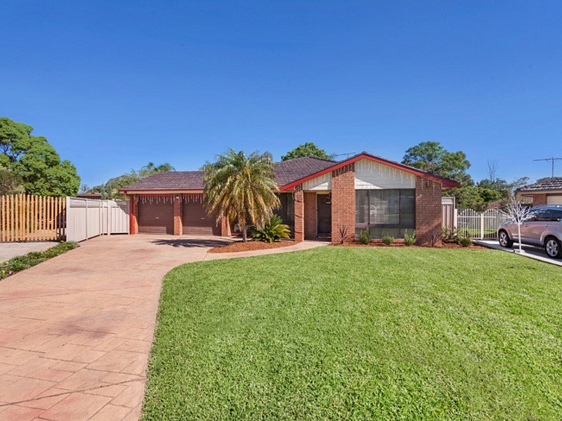 4 Raleigh Close, St Clair NSW 2759