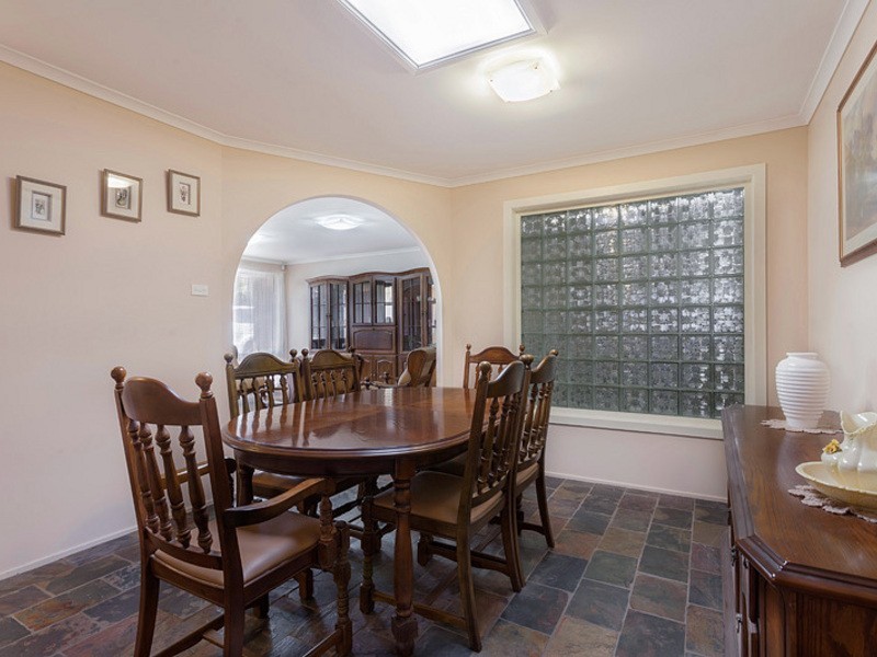 4 Raleigh Close, St Clair NSW 2759