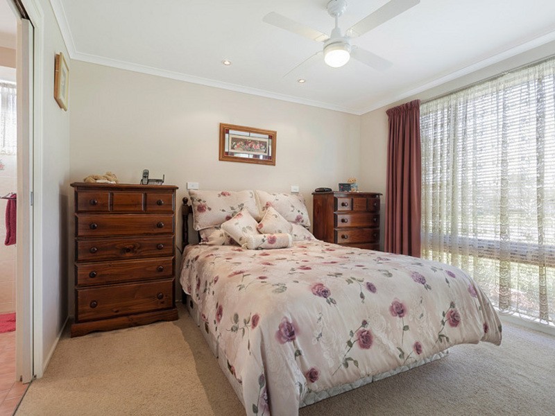 4 Raleigh Close, St Clair NSW 2759