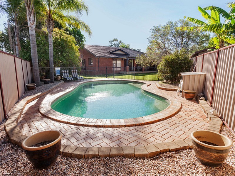 4 Raleigh Close, St Clair NSW 2759