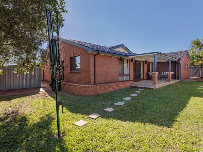 4 Raleigh Close, St Clair NSW 2759