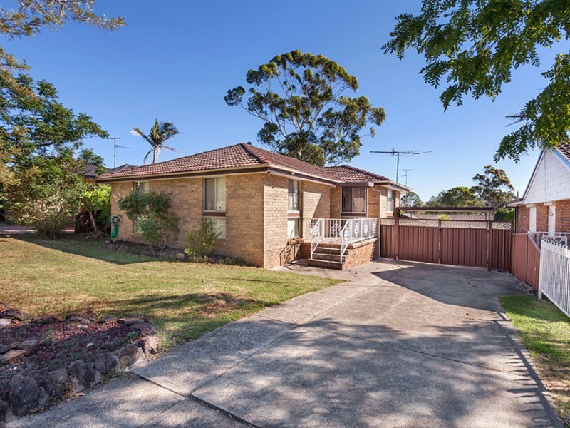 31 Dobell Circuit, St Clair NSW 2759