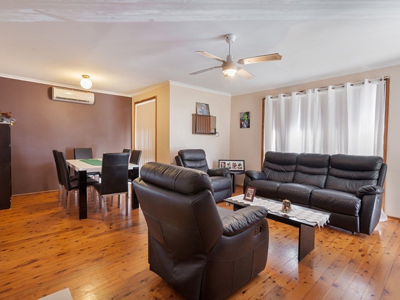 31 Dobell Circuit, St Clair NSW 2759