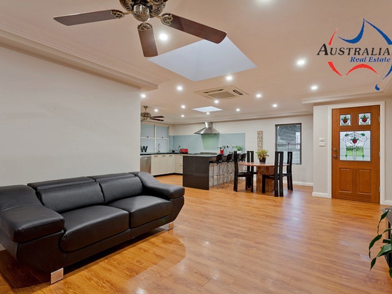 18 Strauss Road, St Clair NSW 2759