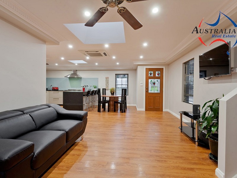 18 Strauss Road, St Clair NSW 2759