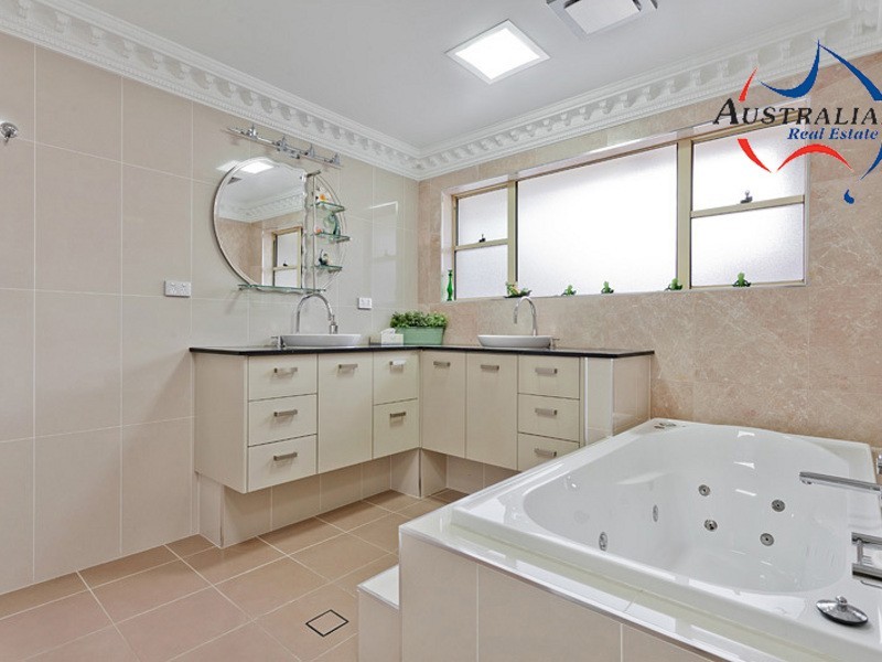 18 Strauss Road, St Clair NSW 2759