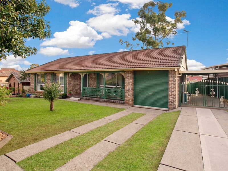 14 Harvey Circuit, St Clair NSW 2759