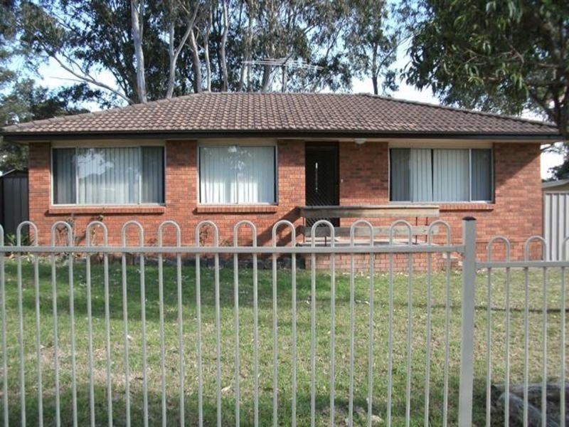 1 Edmund Blacket Close, St Clair NSW 2759