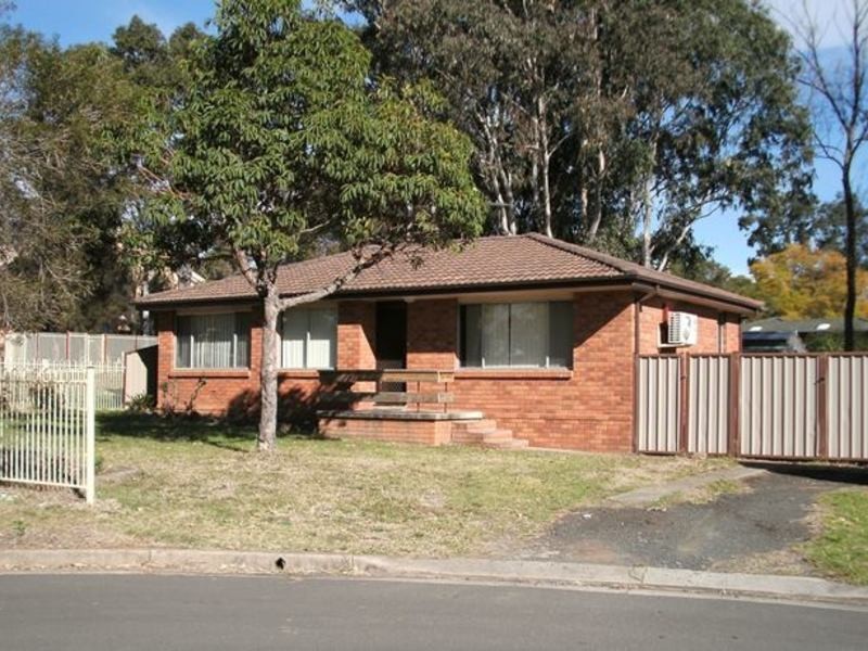 1 Edmund Blacket Close, St Clair NSW 2759