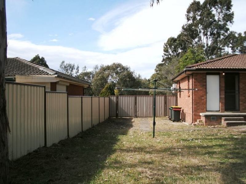 1 Edmund Blacket Close, St Clair NSW 2759