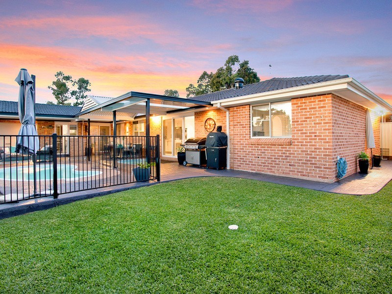 13 Mezen Place, St Clair NSW 2759